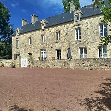 Maison De Charme Tour-en-Bessin Esterno foto