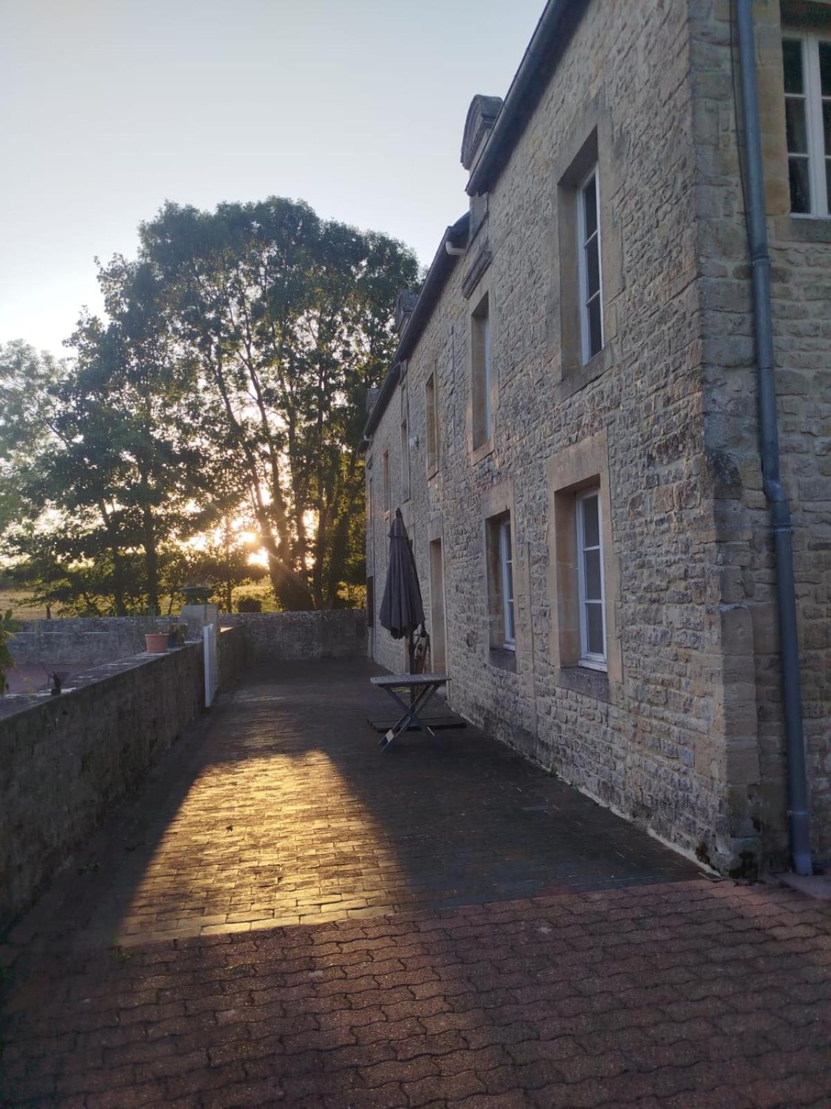 Maison De Charme Tour-en-Bessin Esterno foto