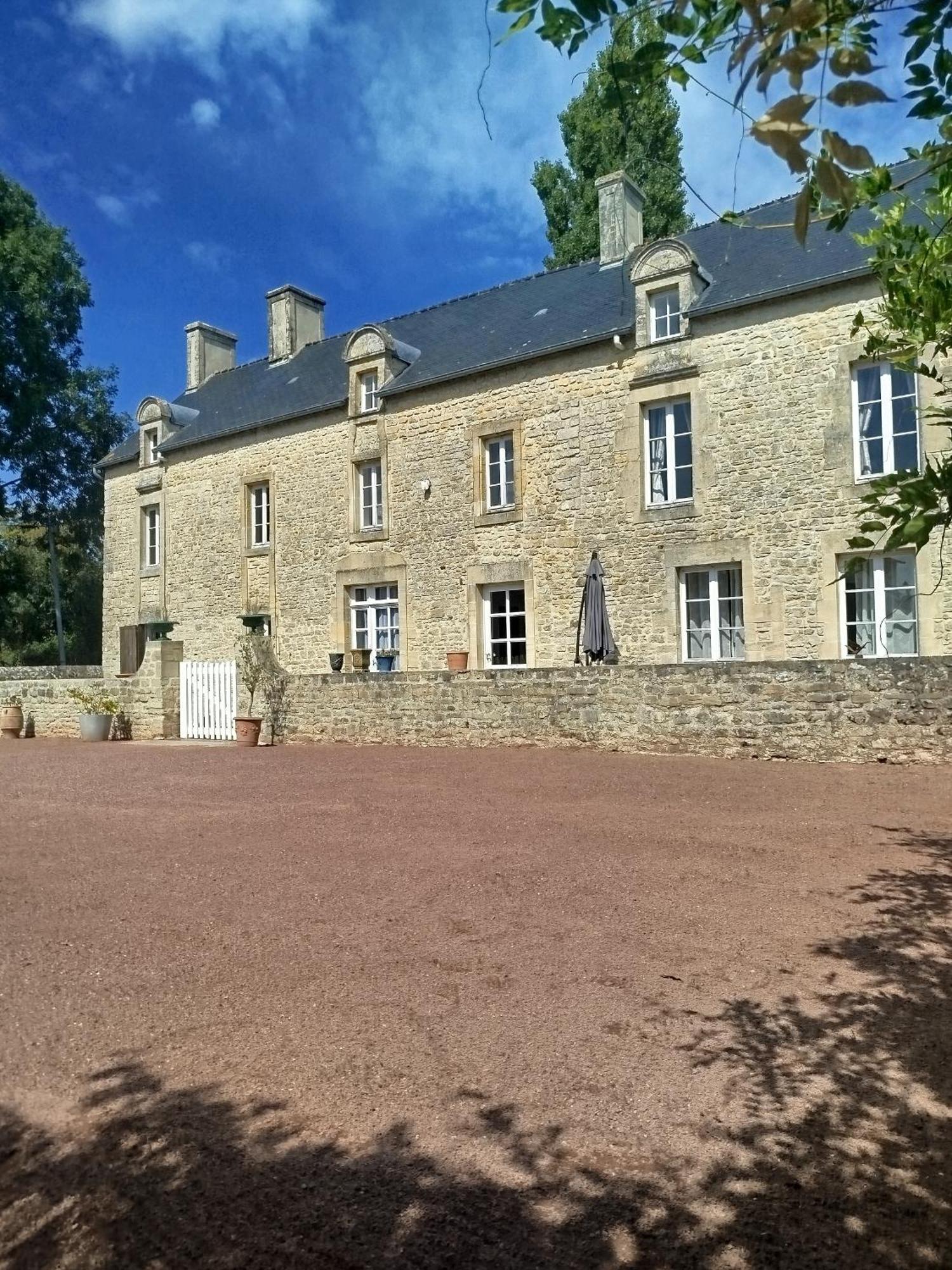 Maison De Charme Tour-en-Bessin Esterno foto