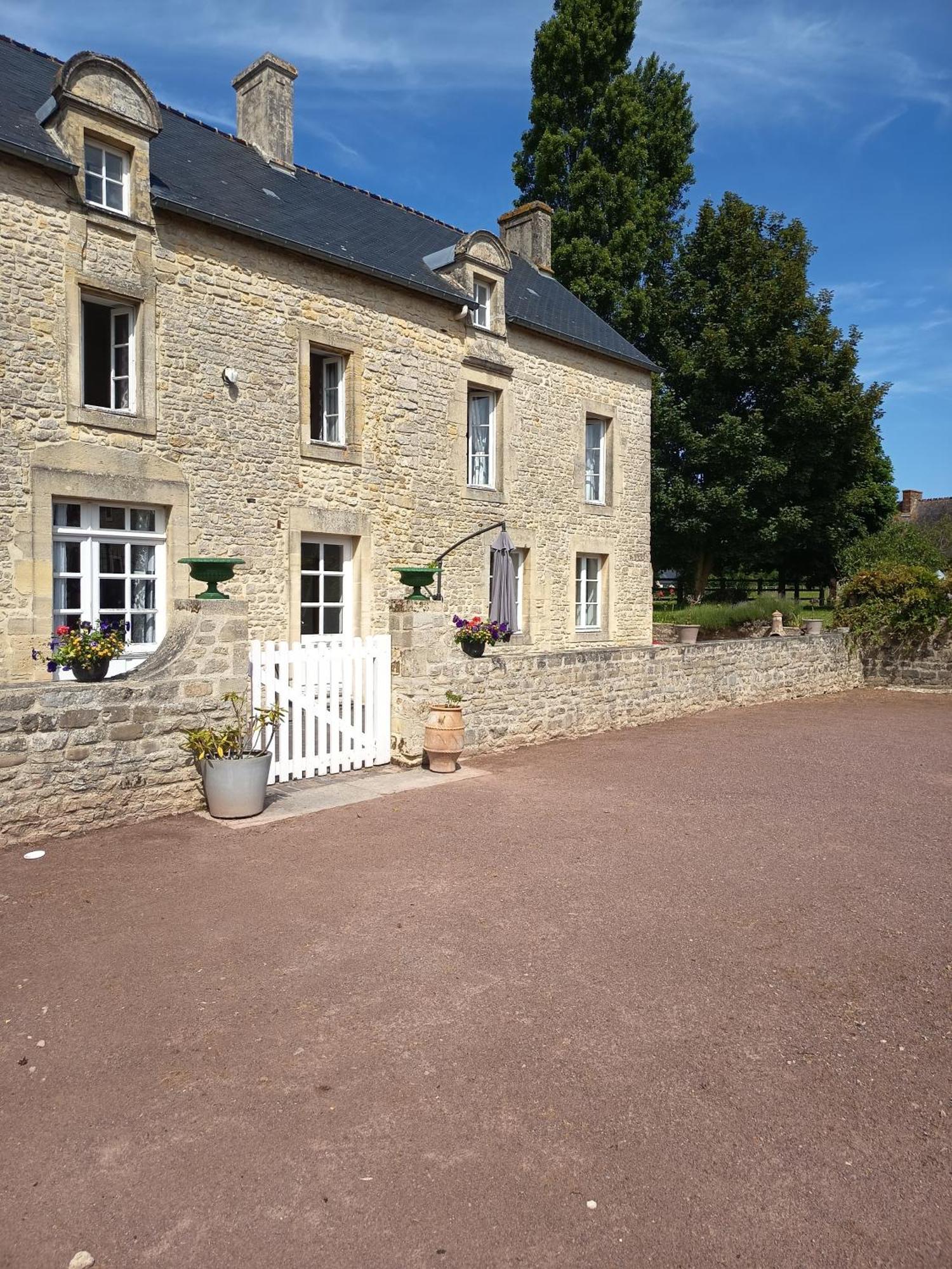 Maison De Charme Tour-en-Bessin Esterno foto